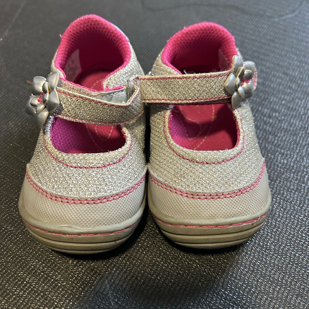 Stride Rite Surprize Pink and Gray/silver sparkle Kids Shoes
Size 4